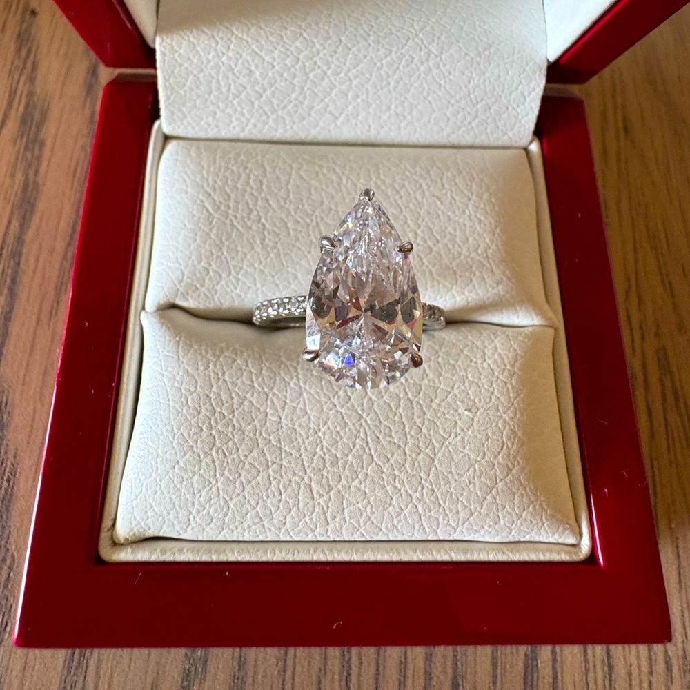 4.5ct Elegant Pear Cut Simulated Diamond Engagement Ring In Sterling Silver - 5